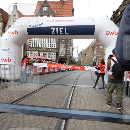 05.10.2025 - 20. swb-Marathon Bremen Yannick Fuchs http://msf.ph/oto/9275961 05.10.2025 12:37:35 Ziel 302, 1101 meine-sportfotos.de
