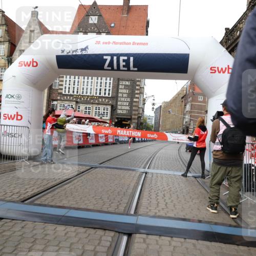 05.10.2025 - 20. swb-Marathon Bremen Yannick Fuchs http://msf.ph/oto/9275969 05.10.2025 12:37:35 Ziel 302, 1101 meine-sportfotos.de