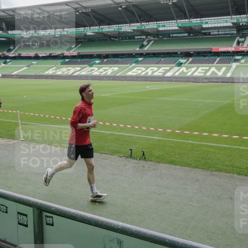 05.10.2025 - 20. swb-Marathon Bremen Michael Burmester http://msf.ph/oto/9275975 05.10.2025 12:53:37 Laufen im Stadion 89, 248, 250, 368, 458, 496, 832, 869, 1009, 1020, 1164, 1428, 1460, 1489, 1538, 1608, 1656, 1667, 1736, 1868, 1943, 2030, 2050, 2075, 2250, 2288, 2871, 3363, 3553, 3913, 4132, 4294, 4611, 4729, 5024, 5169, 5425, 5571, 5576, 5579, 5944, 6348, 6359, 6492, 6806, 7255, 7408, 7617, 7835, 7905, 8238, 8462, 8499, 8511, 8611, 8709, 550, 590, 1367, 1431, 1600, 2072, 4218, 4573, 4746, 4805, 4935, 5447, 5866, 6677, 7975, 8297, 8349, 8431, 10338 meine-sportfotos.de
