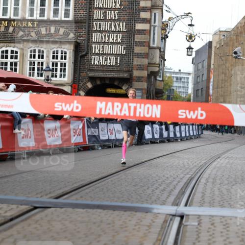 05.10.2025 - 20. swb-Marathon Bremen Yannick Fuchs http://msf.ph/oto/9275976 05.10.2025 12:37:35 Ziel 302, 1101 meine-sportfotos.de