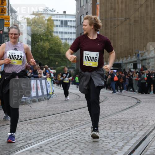 05.10.2025 - 20. swb-Marathon Bremen Strokosch-Dieckow http://msf.ph/oto/9275977 05.10.2025 11:12:18 Ziel 9373, 9374, 10622, 10899, 11085, 11535 meine-sportfotos.de
