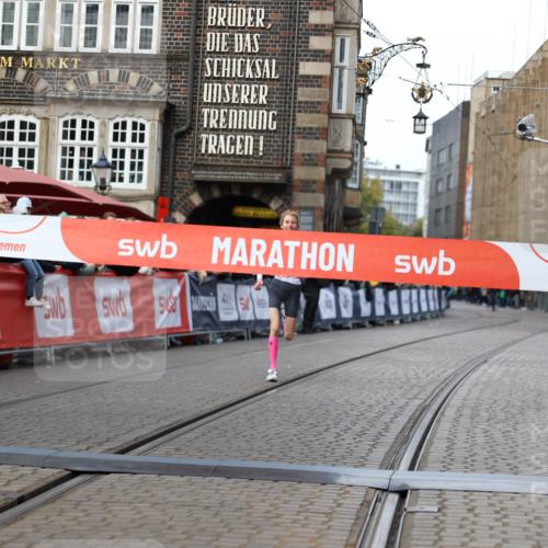 05.10.2025 - 20. swb-Marathon Bremen Yannick Fuchs http://msf.ph/oto/9275988 05.10.2025 12:37:35 Ziel 302, 1101 meine-sportfotos.de