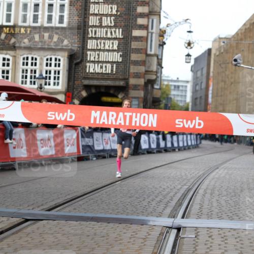 05.10.2025 - 20. swb-Marathon Bremen Yannick Fuchs http://msf.ph/oto/9275998 05.10.2025 12:37:36 Ziel 302, 1101 meine-sportfotos.de