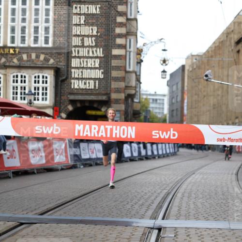 05.10.2025 - 20. swb-Marathon Bremen Yannick Fuchs http://msf.ph/oto/9276005 05.10.2025 12:37:36 Ziel 302, 1101 meine-sportfotos.de