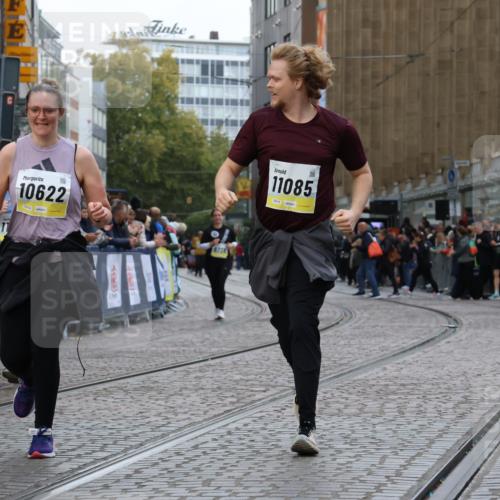 05.10.2025 - 20. swb-Marathon Bremen Strokosch-Dieckow http://msf.ph/oto/9276011 05.10.2025 11:12:18 Ziel 9373, 9374, 10622, 10899, 11085, 11535 meine-sportfotos.de