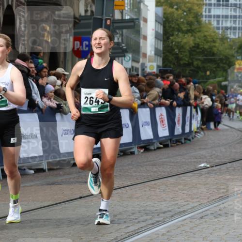 05.10.2025 - 20. swb-Marathon Bremen Strokosch-Dieckow http://msf.ph/oto/9276017 05.10.2025 13:04:21 Ziel 329, 2643, 3320, 6295, 7583, 7735 meine-sportfotos.de