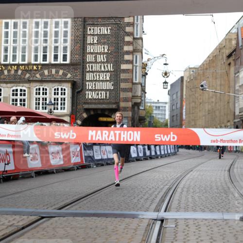 05.10.2025 - 20. swb-Marathon Bremen Yannick Fuchs http://msf.ph/oto/9276025 05.10.2025 12:37:36 Ziel 302, 1101 meine-sportfotos.de