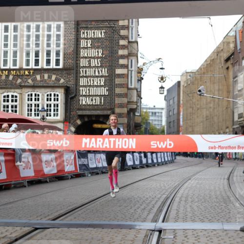 05.10.2025 - 20. swb-Marathon Bremen Yannick Fuchs http://msf.ph/oto/9276039 05.10.2025 12:37:36 Ziel 302, 1101 meine-sportfotos.de