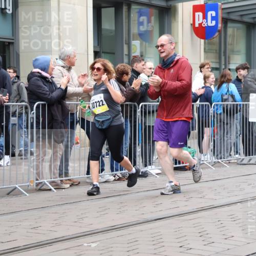 05.10.2025 - 20. swb-Marathon Bremen Strokosch-Dieckow http://msf.ph/oto/9276047 05.10.2025 11:14:05 Ziel 9695, 9724, 9756, 9818, 9819, 9861, 9970, 10114, 10115, 10201, 10292, 10722, 10832, 11072, 11135, 11139, 11473, 11539, 11555, 9695, 9724, 9756, 9818, 9819, 9861, 9970, 10114, 10115, 10201, 10292, 10722, 10832, 11072, 11135, 11139, 11473, 11539, 11555 meine-sportfotos.de