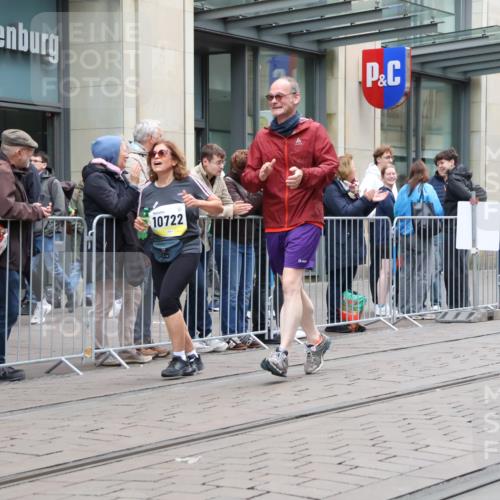 05.10.2025 - 20. swb-Marathon Bremen Strokosch-Dieckow http://msf.ph/oto/9276057 05.10.2025 11:14:05 Ziel 9695, 9724, 9756, 9818, 9819, 9861, 9970, 10114, 10115, 10201, 10292, 10722, 10832, 11072, 11135, 11139, 11473, 11539, 11555, 9695, 9724, 9756, 9818, 9819, 9861, 9970, 10114, 10115, 10201, 10292, 10722, 10832, 11072, 11135, 11139, 11473, 11539, 11555 meine-sportfotos.de