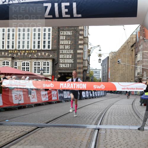 05.10.2025 - 20. swb-Marathon Bremen Yannick Fuchs http://msf.ph/oto/9276067 05.10.2025 12:37:37 Ziel 302, 1101 meine-sportfotos.de