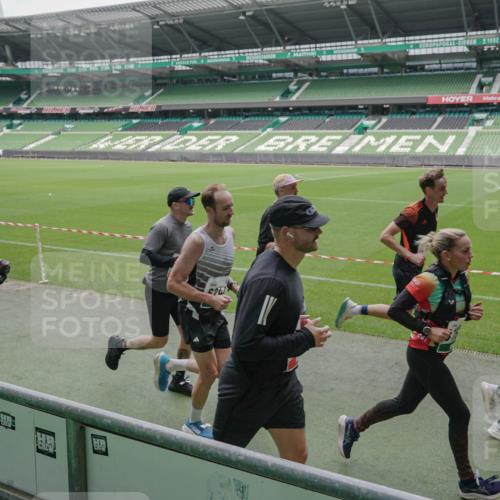 05.10.2025 - 20. swb-Marathon Bremen Michael Burmester http://msf.ph/oto/9276081 05.10.2025 12:53:50 Laufen im Stadion 89, 248, 250, 368, 458, 496, 507, 869, 950, 1009, 1020, 1164, 1165, 1428, 1460, 1489, 1517, 1538, 1608, 1656, 1690, 1729, 1736, 1868, 1873, 1943, 2030, 2050, 2250, 2288, 2871, 3363, 3553, 3913, 4294, 4611, 5024, 5425, 5571, 5576, 5944, 6244, 6348, 6359, 6806, 7232, 7255, 7408, 7617, 7835, 7905, 8238, 8499, 8511, 8611, 8709, 248, 832, 1367, 1667, 2072, 2075, 4132, 4573, 4729, 5169, 5579, 5866, 6492, 8431, 8462 meine-sportfotos.de