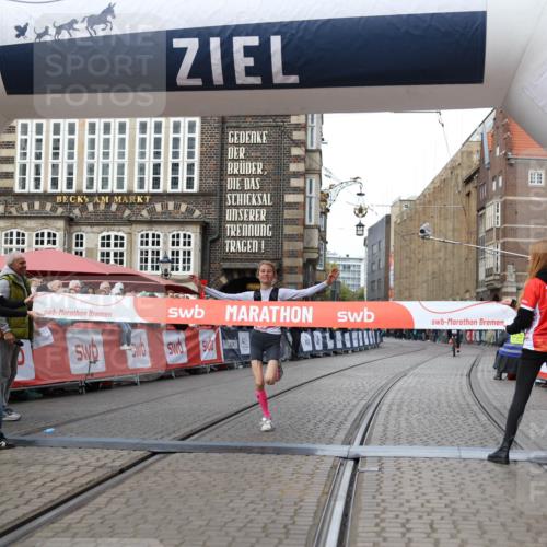 05.10.2025 - 20. swb-Marathon Bremen Yannick Fuchs http://msf.ph/oto/9276094 05.10.2025 12:37:37 Ziel 302, 1101 meine-sportfotos.de