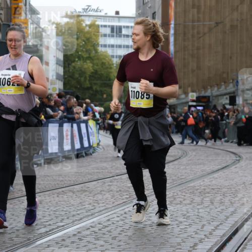 05.10.2025 - 20. swb-Marathon Bremen Strokosch-Dieckow http://msf.ph/oto/9276099 05.10.2025 11:12:18 Ziel 9373, 9374, 10622, 10899, 11085, 11535 meine-sportfotos.de