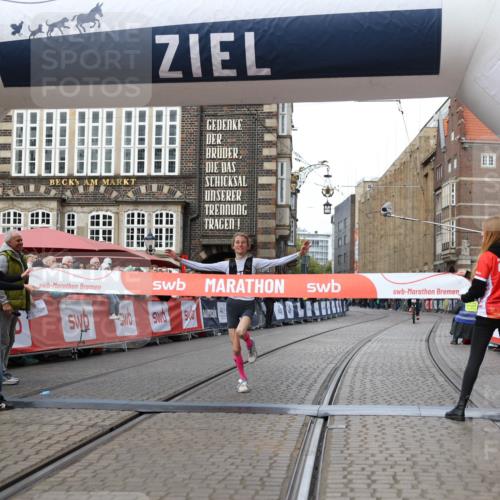 05.10.2025 - 20. swb-Marathon Bremen Yannick Fuchs http://msf.ph/oto/9276106 05.10.2025 12:37:37 Ziel 302, 1101 meine-sportfotos.de