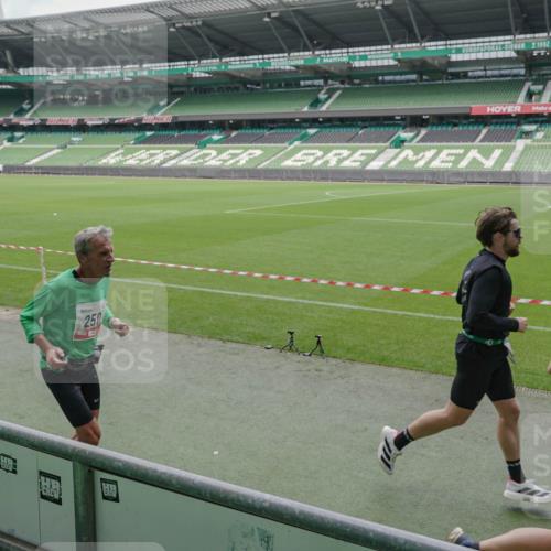 05.10.2025 - 20. swb-Marathon Bremen Michael Burmester http://msf.ph/oto/9276125 05.10.2025 12:53:54 Laufen im Stadion 53, 89, 250, 368, 458, 496, 507, 524, 756, 869, 950, 1009, 1020, 1164, 1165, 1428, 1460, 1489, 1517, 1538, 1608, 1656, 1690, 1729, 1736, 1868, 1873, 1943, 2030, 2050, 2250, 2288, 2871, 3363, 3553, 3913, 4294, 4611, 5024, 5425, 5571, 5576, 5944, 6244, 6348, 6359, 6806, 7232, 7255, 7408, 7508, 7617, 7835, 7905, 8238, 8499, 8511, 8611, 8709, 248, 832, 1367, 1667, 2072, 2075, 4132, 4573, 4729, 5169, 5579, 6492, 8238, 8462 meine-sportfotos.de