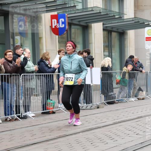 05.10.2025 - 20. swb-Marathon Bremen Strokosch-Dieckow http://msf.ph/oto/9276134 05.10.2025 11:14:07 Ziel 9695, 9724, 9756, 9818, 9819, 9861, 9970, 10114, 10115, 10201, 10292, 10722, 10832, 11072, 11135, 11139, 11473, 11539, 11555, 9695, 9724, 9756, 9818, 9819, 9861, 9970, 10114, 10115, 10201, 10292, 10722, 10832, 11072, 11135, 11139, 11473, 11539, 11555 meine-sportfotos.de