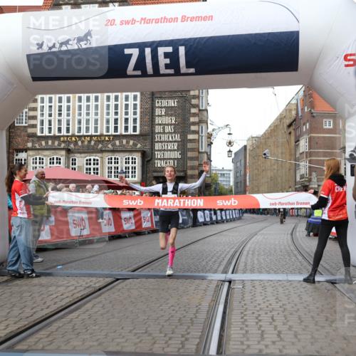 05.10.2025 - 20. swb-Marathon Bremen Yannick Fuchs http://msf.ph/oto/9276139 05.10.2025 12:37:37 Ziel 302, 1101 meine-sportfotos.de