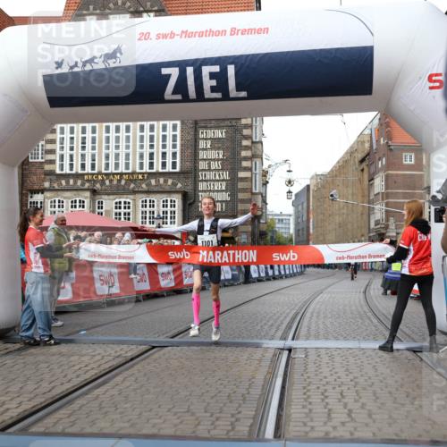 05.10.2025 - 20. swb-Marathon Bremen Yannick Fuchs http://msf.ph/oto/9276152 05.10.2025 12:37:38 Ziel 302, 1101 meine-sportfotos.de