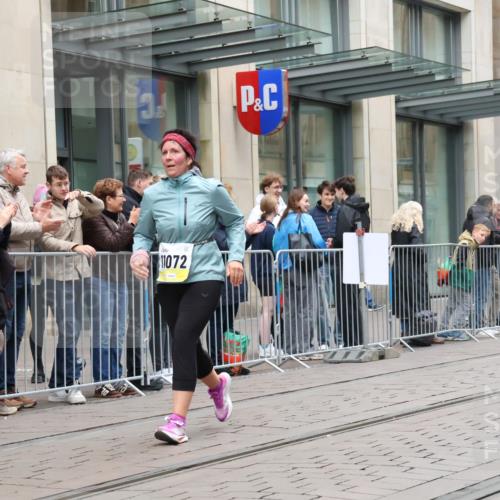 05.10.2025 - 20. swb-Marathon Bremen Strokosch-Dieckow http://msf.ph/oto/9276156 05.10.2025 11:14:08 Ziel 9695, 9724, 9756, 9818, 9819, 9861, 9970, 10114, 10115, 10201, 10292, 10722, 10832, 11072, 11135, 11139, 11473, 11539, 11555, 9695, 9724, 9756, 9818, 9819, 9861, 9970, 10114, 10115, 10201, 10292, 10722, 10832, 11072, 11135, 11139, 11473, 11539, 11555 meine-sportfotos.de