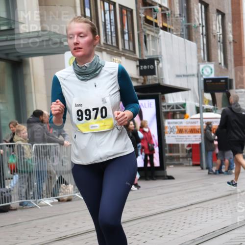 05.10.2025 - 20. swb-Marathon Bremen Strokosch-Dieckow http://msf.ph/oto/9276165 05.10.2025 11:14:11 Ziel 9724, 9756, 9818, 9819, 9861, 9970, 10201, 10292, 10722, 10832, 11072, 11135, 11139, 11473, 11539, 9724, 9756, 9818, 9819, 9861, 9970, 10201, 10292, 10722, 10832, 11072, 11135, 11139, 11473, 11539 meine-sportfotos.de