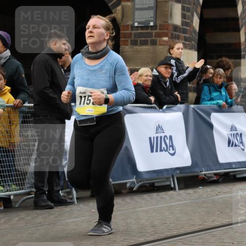05.10.2025 - 20. swb-Marathon Bremen Strokosch-Dieckow http://msf.ph/oto/9276174 05.10.2025 11:12:22 Ziel 9373, 9374, 10622, 10899, 11085, 11535 meine-sportfotos.de