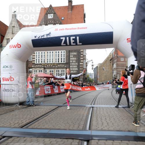 05.10.2025 - 20. swb-Marathon Bremen Yannick Fuchs http://msf.ph/oto/9276175 05.10.2025 12:37:38 Ziel 302, 1101 meine-sportfotos.de