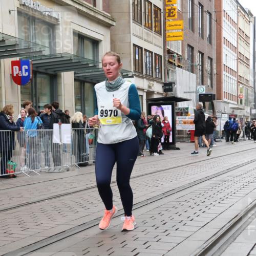 05.10.2025 - 20. swb-Marathon Bremen Strokosch-Dieckow http://msf.ph/oto/9276182 05.10.2025 11:14:11 Ziel 9724, 9756, 9818, 9819, 9861, 9970, 10201, 10292, 10722, 10832, 11072, 11135, 11139, 11473, 11539, 9724, 9756, 9818, 9819, 9861, 9970, 10201, 10292, 10722, 10832, 11072, 11135, 11139, 11473, 11539 meine-sportfotos.de