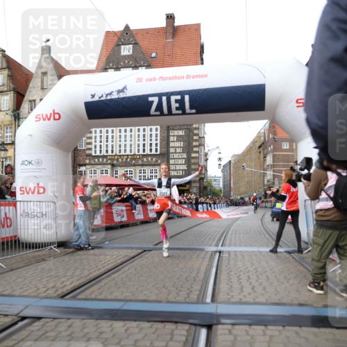 05.10.2025 - 20. swb-Marathon Bremen Yannick Fuchs http://msf.ph/oto/9276185 05.10.2025 12:37:38 Ziel 302, 1101 meine-sportfotos.de
