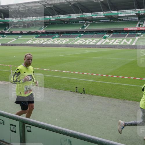 05.10.2025 - 20. swb-Marathon Bremen Michael Burmester http://msf.ph/oto/9276203 05.10.2025 12:54:09 Laufen im Stadion 53, 89, 132, 250, 289, 368, 458, 496, 504, 507, 524, 756, 950, 1009, 1020, 1164, 1165, 1428, 1460, 1489, 1517, 1543, 1608, 1656, 1690, 1729, 1736, 1873, 1896, 1943, 1976, 2030, 2050, 2250, 2288, 2573, 2841, 2871, 3212, 3363, 3703, 3913, 4294, 4611, 4949, 5022, 5024, 5206, 5425, 5571, 5576, 5944, 5978, 6244, 6348, 6359, 6583, 6806, 6853, 7232, 7279, 7508, 7617, 7835, 7905, 8499, 8511, 8611, 248, 869, 1538, 3553, 6492, 7255, 7408, 8238, 8709 meine-sportfotos.de