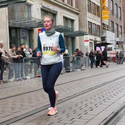 05.10.2025 - 20. swb-Marathon Bremen Strokosch-Dieckow http://msf.ph/oto/9276206 05.10.2025 11:14:12 Ziel 9756, 9818, 9819, 9861, 9970, 10201, 10292, 10722, 10832, 11072, 11139, 11473, 9756, 9818, 9819, 9861, 9970, 10201, 10292, 10722, 10832, 11072, 11139, 11473 meine-sportfotos.de