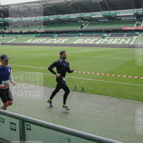 05.10.2025 - 20. swb-Marathon Bremen Michael Burmester http://msf.ph/oto/9276223 05.10.2025 12:54:11 Laufen im Stadion 53, 89, 132, 250, 289, 368, 458, 496, 504, 507, 524, 756, 950, 1009, 1020, 1164, 1165, 1428, 1460, 1489, 1517, 1543, 1608, 1656, 1690, 1729, 1736, 1873, 1896, 1943, 1976, 2030, 2050, 2250, 2288, 2573, 2841, 2871, 3193, 3212, 3363, 3436, 3703, 3913, 4294, 4595, 4611, 4949, 5022, 5024, 5206, 5571, 5576, 5666, 5978, 6244, 6348, 6359, 6583, 6853, 7232, 7279, 7494, 7508, 7617, 7835, 8499, 8511, 8611, 8737, 869, 1538, 3553, 7255, 7408, 8238, 8709 meine-sportfotos.de