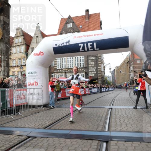 05.10.2025 - 20. swb-Marathon Bremen Yannick Fuchs http://msf.ph/oto/9276226 05.10.2025 12:37:38 Ziel 302, 1101 meine-sportfotos.de