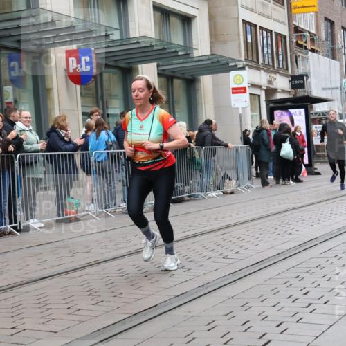 05.10.2025 - 20. swb-Marathon Bremen Strokosch-Dieckow http://msf.ph/oto/9276239 05.10.2025 11:14:19 Ziel 9303, 9756, 9861, 9970, 10292, 10602, 10722, 11072, 11139, 11448, 11473, 11557, 9303, 9756, 9861, 9970, 10292, 10602, 10722, 11072, 11139, 11448, 11473, 11557 meine-sportfotos.de