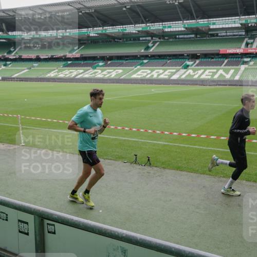 05.10.2025 - 20. swb-Marathon Bremen Michael Burmester http://msf.ph/oto/9276240 05.10.2025 12:54:15 Laufen im Stadion 53, 89, 132, 250, 289, 368, 458, 496, 504, 507, 524, 756, 950, 1009, 1020, 1165, 1308, 1428, 1460, 1489, 1517, 1543, 1608, 1690, 1729, 1736, 1873, 1896, 1943, 1976, 2030, 2250, 2274, 2573, 2841, 2871, 3193, 3212, 3363, 3436, 3703, 3913, 4595, 4611, 4949, 4958, 5022, 5024, 5206, 5571, 5576, 5666, 5978, 6244, 6348, 6359, 6583, 6683, 6853, 7232, 7279, 7494, 7508, 7835, 8511, 8611, 8737, 869, 1538, 3553, 7255, 7408, 8709 meine-sportfotos.de