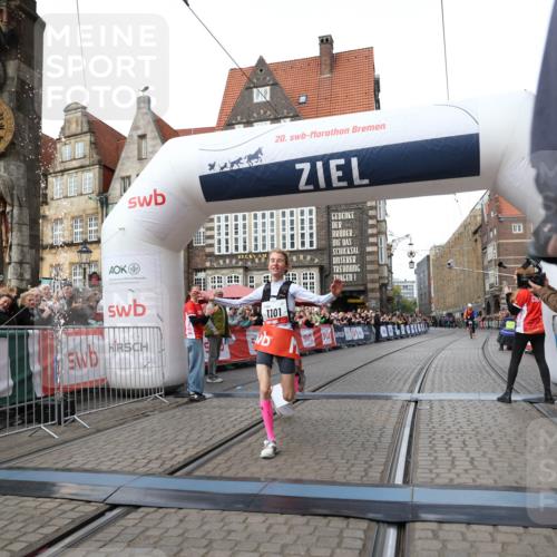 05.10.2025 - 20. swb-Marathon Bremen Yannick Fuchs http://msf.ph/oto/9276243 05.10.2025 12:37:38 Ziel 302, 1101 meine-sportfotos.de