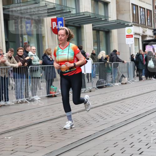 05.10.2025 - 20. swb-Marathon Bremen Strokosch-Dieckow http://msf.ph/oto/9276258 05.10.2025 11:14:19 Ziel 9303, 9756, 9861, 9970, 10292, 10602, 10722, 11072, 11139, 11448, 11473, 11557, 9303, 9756, 9861, 9970, 10292, 10602, 10722, 11072, 11139, 11448, 11473, 11557 meine-sportfotos.de
