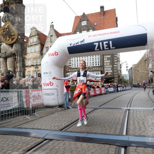 05.10.2025 - 20. swb-Marathon Bremen Yannick Fuchs http://msf.ph/oto/9276262 05.10.2025 12:37:39 Ziel 302, 1101 meine-sportfotos.de