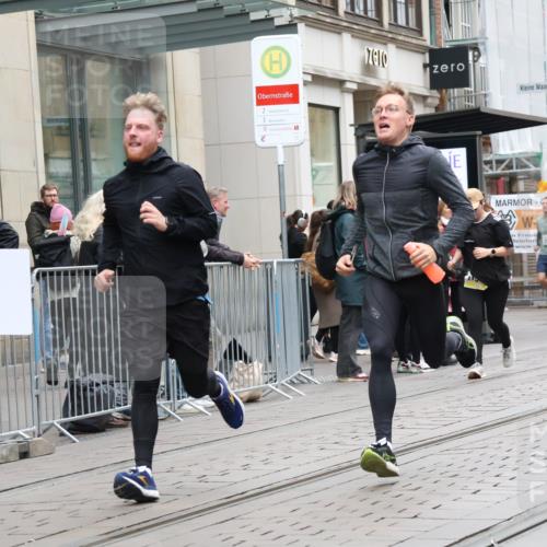 05.10.2025 - 20. swb-Marathon Bremen Strokosch-Dieckow http://msf.ph/oto/9276293 05.10.2025 11:14:20 Ziel 9303, 9861, 9970, 10292, 10602, 10722, 11072, 11139, 11448, 11473, 11557, 9303, 9861, 9970, 10292, 10602, 10722, 11072, 11139, 11448, 11473, 11557 meine-sportfotos.de