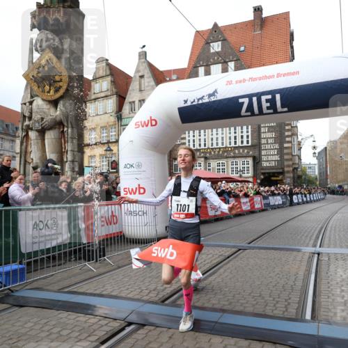 05.10.2025 - 20. swb-Marathon Bremen Yannick Fuchs http://msf.ph/oto/9276296 05.10.2025 12:37:39 Ziel 302, 1101 meine-sportfotos.de