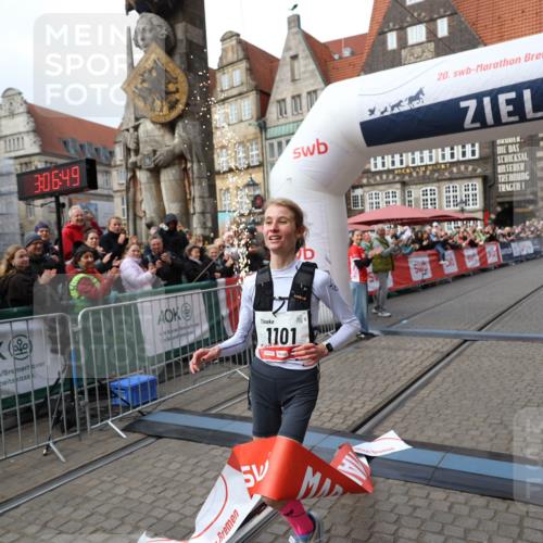 05.10.2025 - 20. swb-Marathon Bremen Yannick Fuchs http://msf.ph/oto/9276335 05.10.2025 12:37:39 Ziel 302, 1101 meine-sportfotos.de
