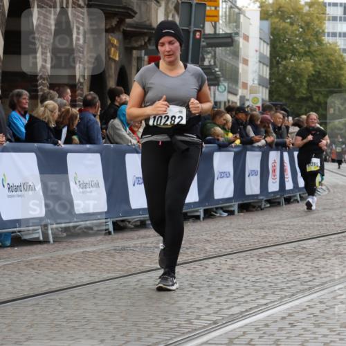 05.10.2025 - 20. swb-Marathon Bremen Strokosch-Dieckow http://msf.ph/oto/9276342 05.10.2025 11:12:29 Ziel 9736, 10282 meine-sportfotos.de