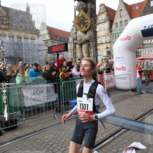 05.10.2025 - 20. swb-Marathon Bremen Yannick Fuchs http://msf.ph/oto/9276352 05.10.2025 12:37:40 Ziel 1101 meine-sportfotos.de