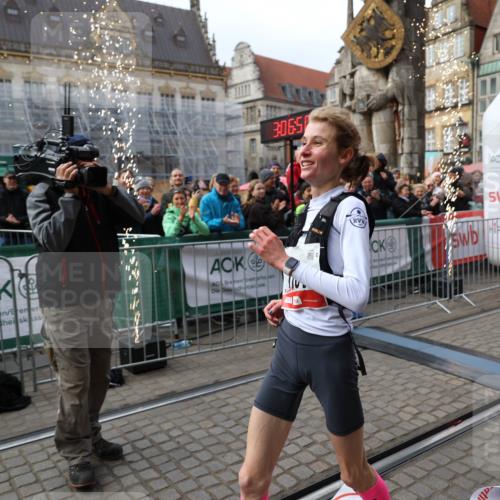 05.10.2025 - 20. swb-Marathon Bremen Yannick Fuchs http://msf.ph/oto/9276357 05.10.2025 12:37:40 Ziel 1101 meine-sportfotos.de
