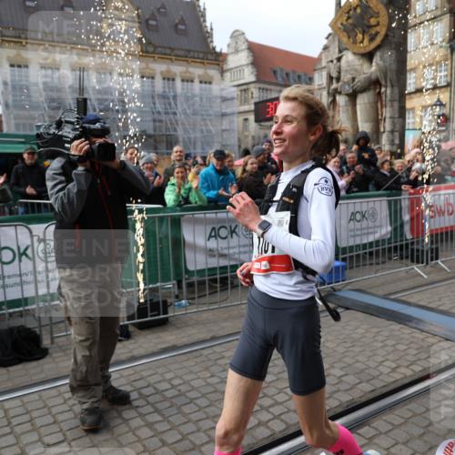 05.10.2025 - 20. swb-Marathon Bremen Yannick Fuchs http://msf.ph/oto/9276364 05.10.2025 12:37:40 Ziel 1101 meine-sportfotos.de