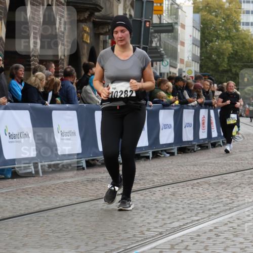 05.10.2025 - 20. swb-Marathon Bremen Strokosch-Dieckow http://msf.ph/oto/9276372 05.10.2025 11:12:29 Ziel 9736, 10282 meine-sportfotos.de