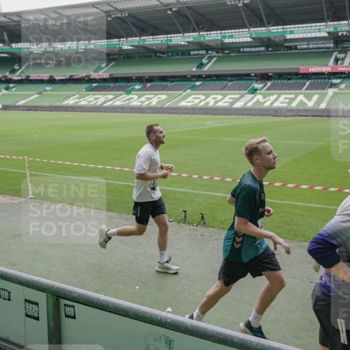05.10.2025 - 20. swb-Marathon Bremen Michael Burmester http://msf.ph/oto/9276376 05.10.2025 12:54:27 Laufen im Stadion 53, 89, 132, 250, 289, 368, 458, 496, 504, 507, 524, 756, 950, 1020, 1165, 1308, 1428, 1460, 1474, 1489, 1517, 1543, 1608, 1690, 1729, 1736, 1873, 1896, 1897, 1943, 1976, 2024, 2180, 2265, 2274, 2573, 2767, 2841, 3193, 3212, 3224, 3359, 3436, 3531, 3703, 3913, 4257, 4595, 4611, 4837, 4949, 4958, 5022, 5024, 5206, 5452, 5576, 5666, 5869, 5978, 6244, 6348, 6359, 6583, 6683, 6853, 7232, 7279, 7494, 7508, 7814, 7835, 7928, 7986, 8511, 8611, 8642, 8653, 8737 meine-sportfotos.de