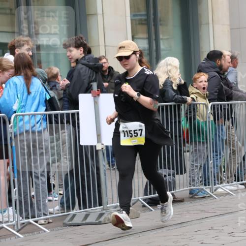 05.10.2025 - 20. swb-Marathon Bremen Strokosch-Dieckow http://msf.ph/oto/9276391 05.10.2025 11:14:24 Ziel 9303, 9861, 9970, 10602, 10722, 11139, 11345, 11448, 11473, 11557, 11607, 9303, 9861, 9970, 10602, 10722, 11139, 11345, 11448, 11473, 11557, 11607 meine-sportfotos.de