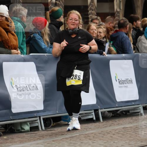 05.10.2025 - 20. swb-Marathon Bremen Strokosch-Dieckow http://msf.ph/oto/9276398 05.10.2025 11:12:35 Ziel 9736, 10190, 11285 meine-sportfotos.de