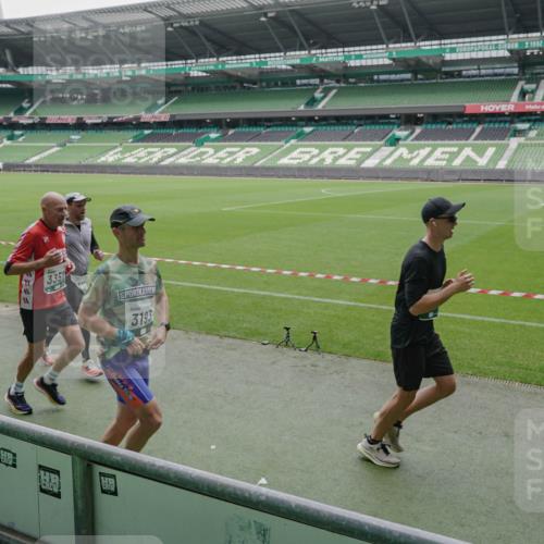 05.10.2025 - 20. swb-Marathon Bremen Michael Burmester http://msf.ph/oto/9276399 05.10.2025 12:54:30 Laufen im Stadion 53, 82, 89, 104, 132, 250, 289, 368, 417, 458, 496, 504, 507, 524, 756, 950, 1165, 1308, 1460, 1474, 1483, 1489, 1517, 1543, 1608, 1690, 1721, 1729, 1736, 1873, 1896, 1897, 1976, 2024, 2180, 2265, 2274, 2573, 2767, 2841, 3069, 3193, 3212, 3224, 3359, 3436, 3531, 3703, 3848, 3913, 4257, 4595, 4611, 4837, 4949, 4958, 5022, 5024, 5206, 5452, 5576, 5666, 5869, 5978, 6244, 6348, 6359, 6583, 6683, 6853, 7232, 7279, 7494, 7508, 7814, 7928, 7986, 8511, 8611, 8642, 8653, 8737, 89, 368 meine-sportfotos.de